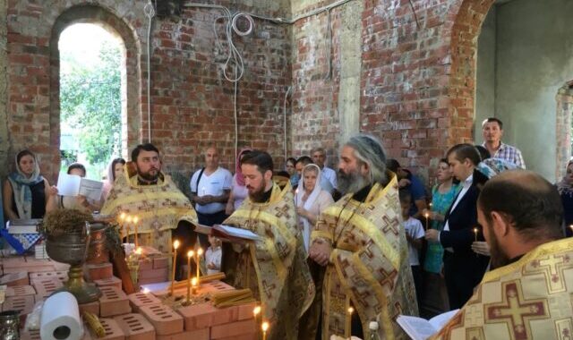 La biserica în construcție „Sf. Irh Spiridon” din Chișinău a fost oficiată Taina Sfântului Maslu