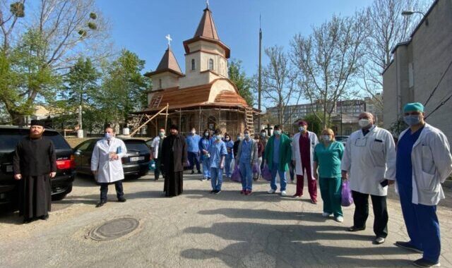 Biserica alături de medici în lupta cu COVID-19