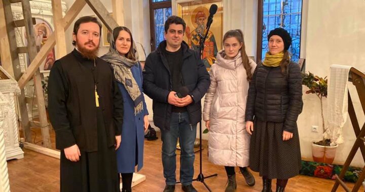 Jurnalistul și producătorul Iulian Proca în vizită la Biserica Sf. Spiridon