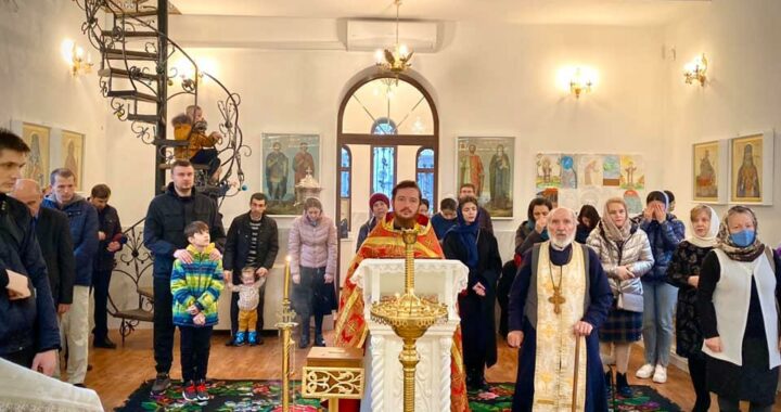 Căutați să participați la Sfânta Liturghie!