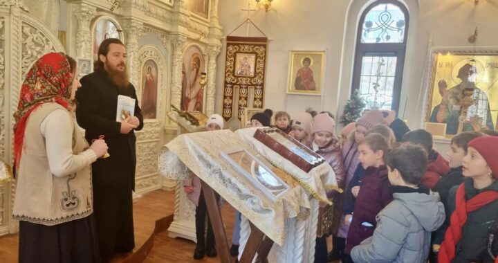 Elevii clasei a doua din cadrul Gimnaziului “Vasile Vasilache” din Capitală au vizitat biserica Sf. Spiridon