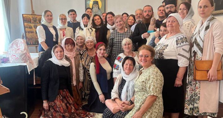 Pelerini de la biserica Sf. Spiridon, la proclamarea locală a canonizării Sfântului Sofian Boghiu, la Mănăstirea Antim din București
