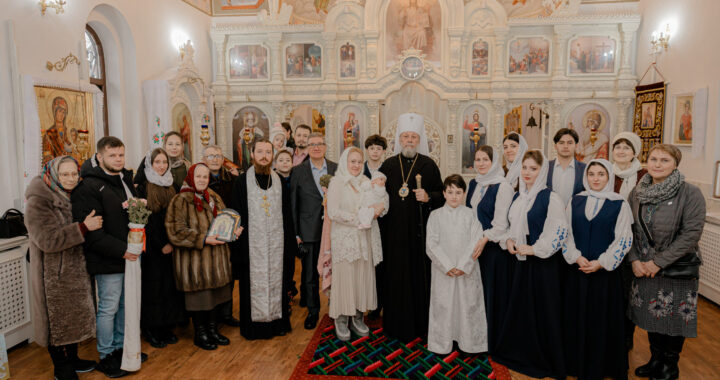ÎPS Mitropolit Vladimir a oficiat un Botez la biserica Sfântului Spiridon