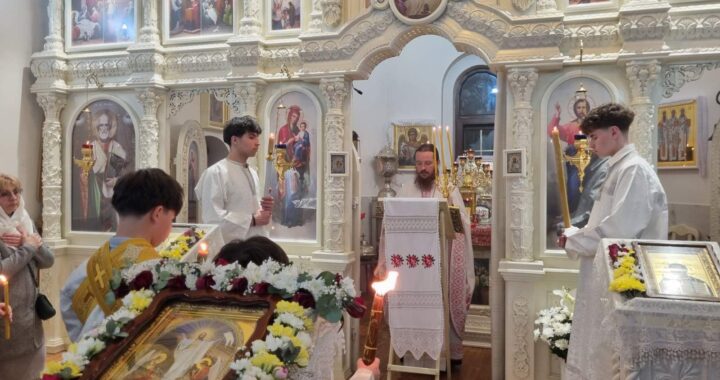 Biserica Sfântului Spiridon – Slujba Învierii Domnului 2026 (Foto)