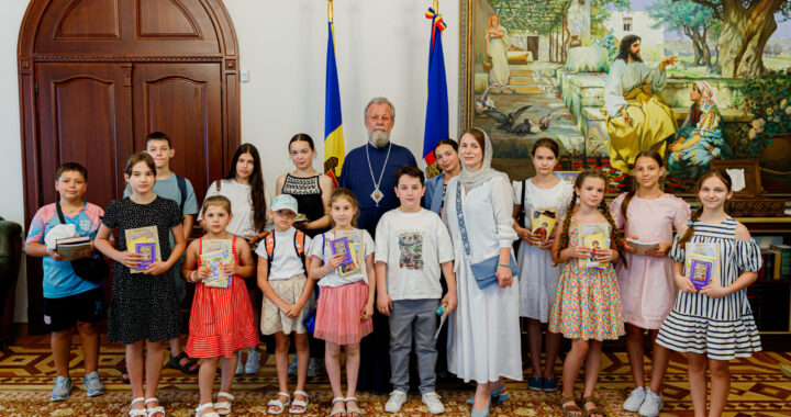 Mitropolitul Vladimir a primit vizita copiilor participanți la tabăra de vară de pe lângă Parohia „Sf. Irh. Spiridon”