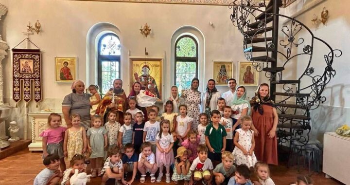 Acolo unde copiii se roagă cântând, cerul se apropie de pământ